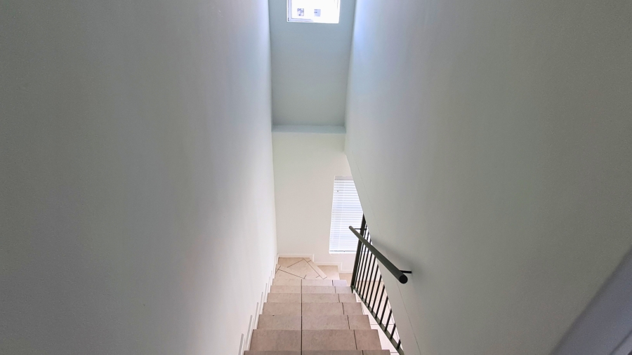 To Let 2 Bedroom Property for Rent in Somerset West Western Cape